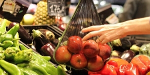 El Papiol no vol llençar menjar als restaurant ni usar bosses de plàstic per la compra
